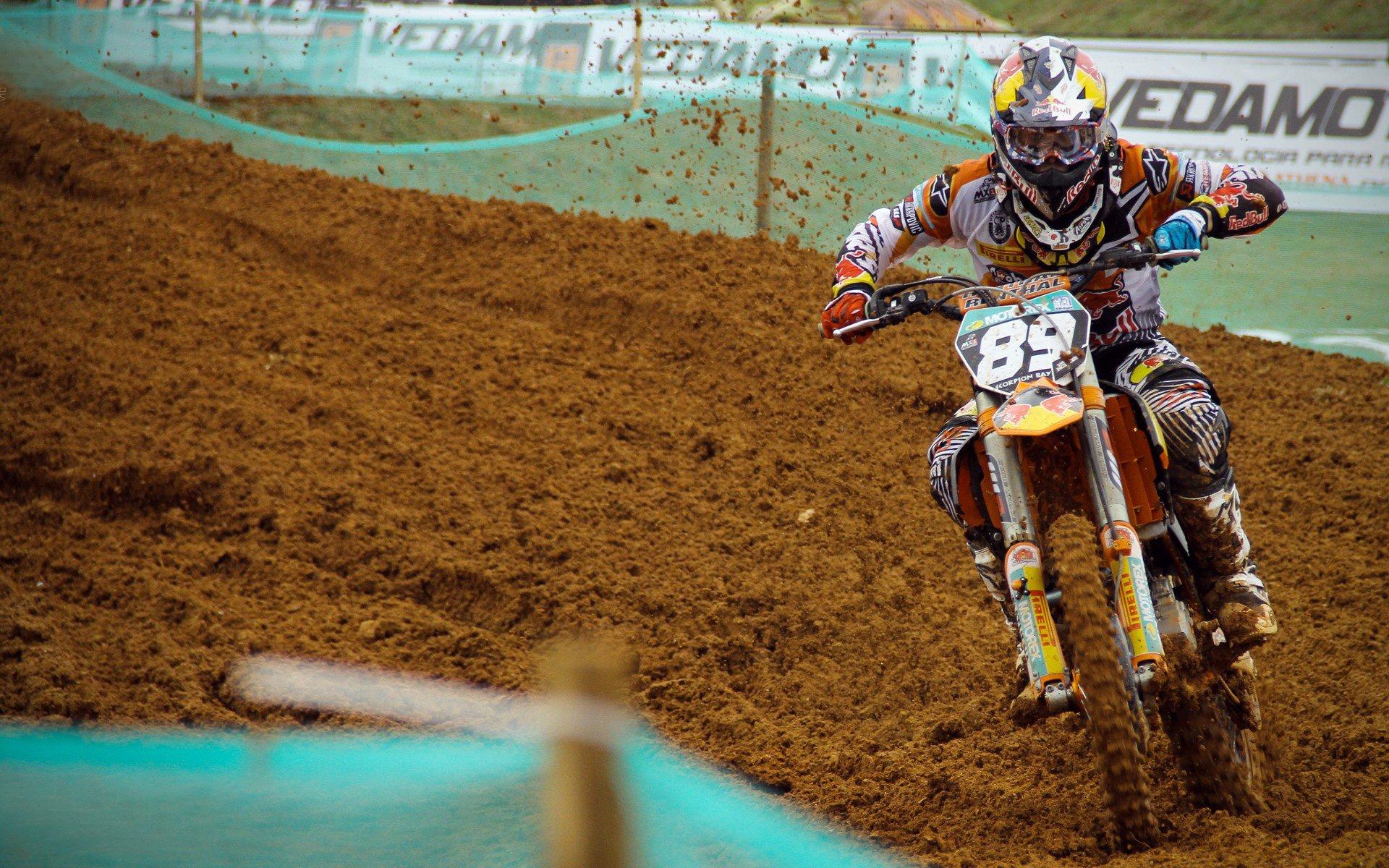 早报北伦敦劲旅换帅风暴，热刺闪电解雇主帅，锁定孔蒂引领新时代？