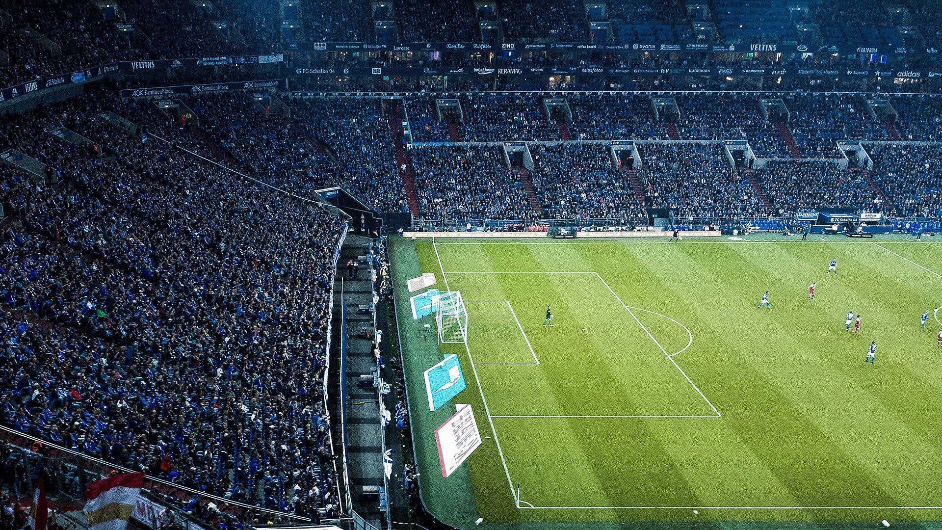 滕氏曼联2连胜轰8球，马圭尔失误却让球迷梦回前朝