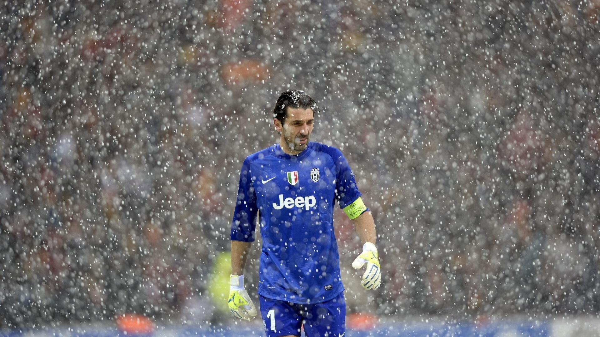 巴萨豪购钱从哪里来？欧洲足球借美刀杀出血路